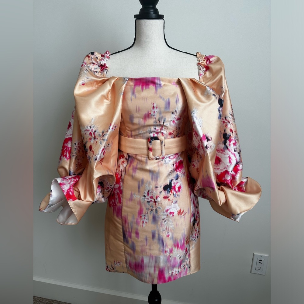 Structured sleeve yellow dress